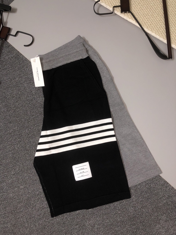 ブランドハーフパンツ側面デザイン